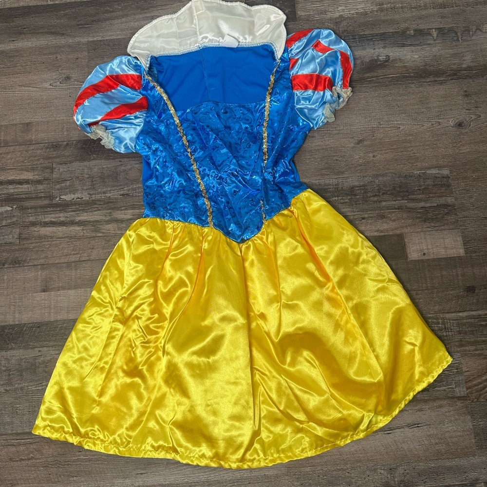 Snow White  Princess Halloween Costume size medium